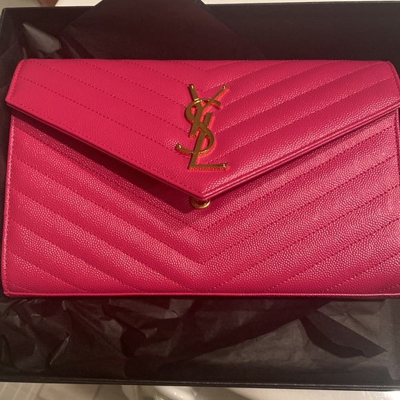 WOC BARELY USED ( only 1 or 2 times)comes with box and dust bag - Picture 2 of 6